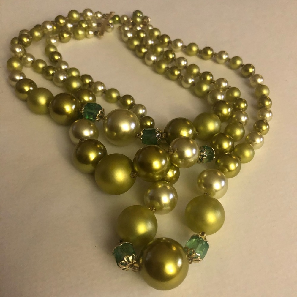Green/chartreuse Vintage Necklace